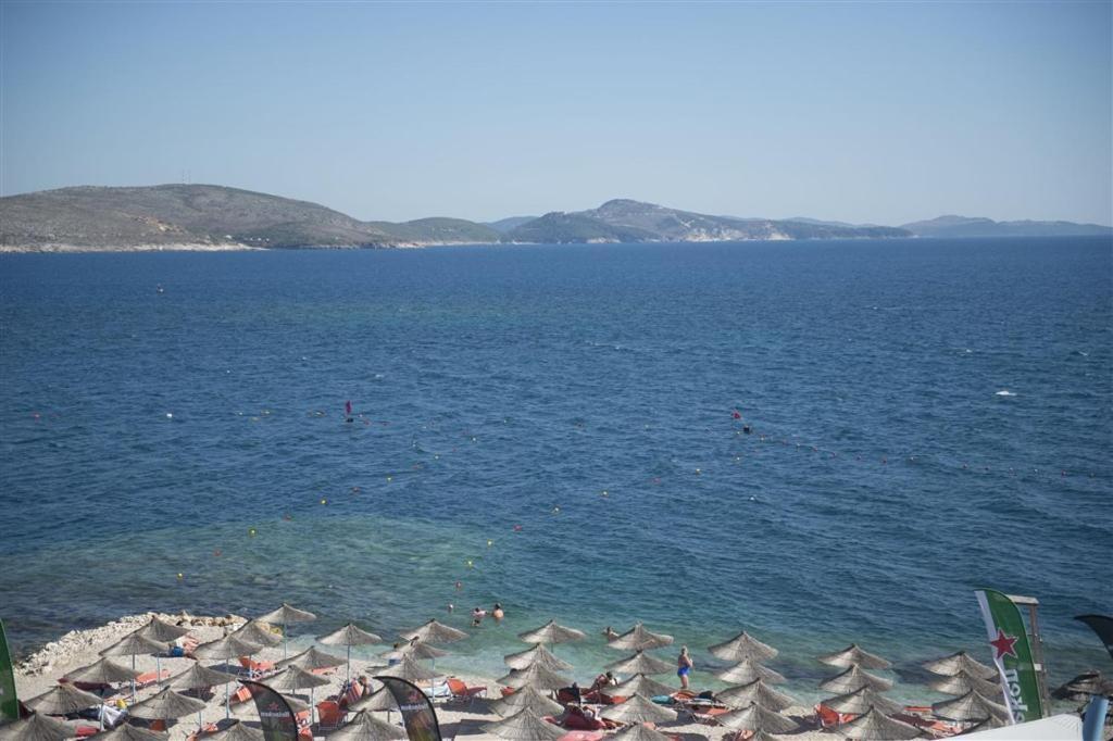 Aria Seaview Apartments Sarande Bagian luar foto